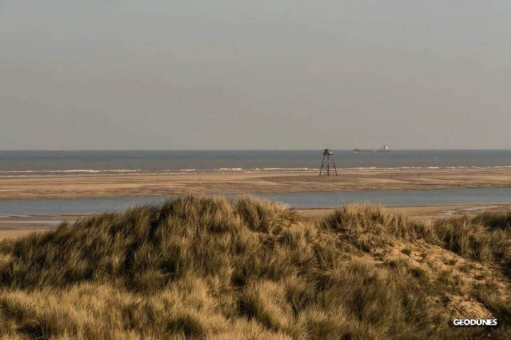 Marée basse, le chenal et le banc de sable découvre