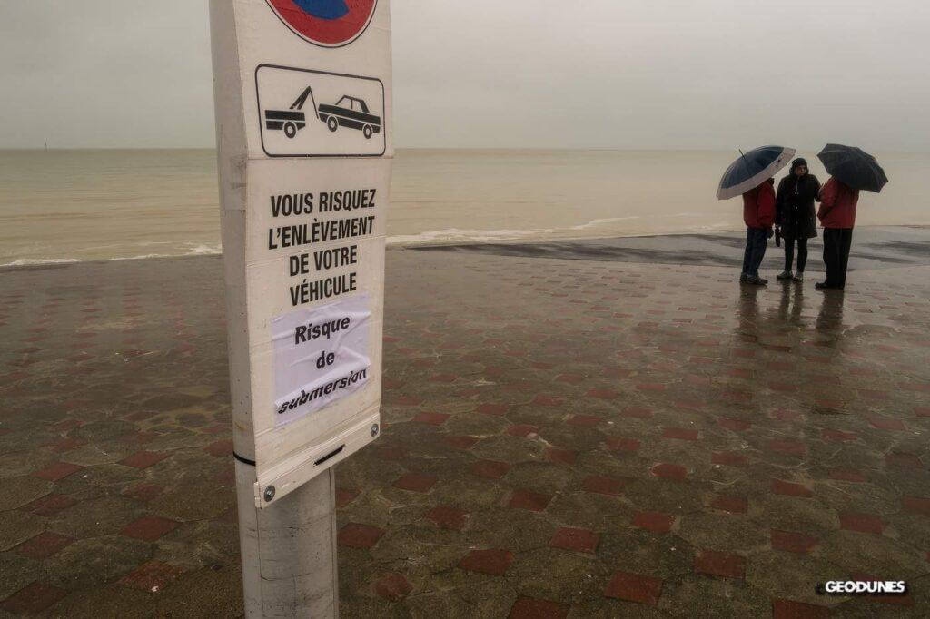 Grandes Marées, Malo les Bains: Place du centenaire à marée haute 