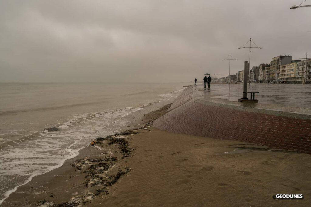 Grandes Marées, Malo les Bains: Place du centenaire à marée haute 