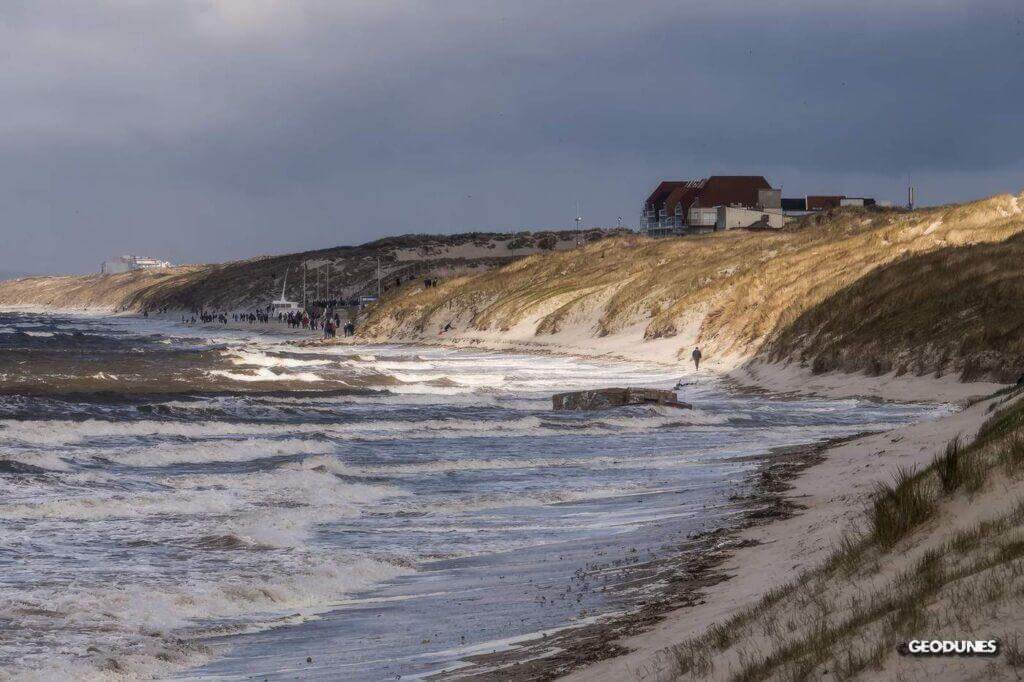 a maree haute la mer n attaque pas la dune b