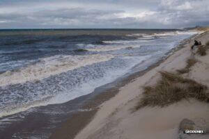 A marée haute, la mer n’attaque pas la dune