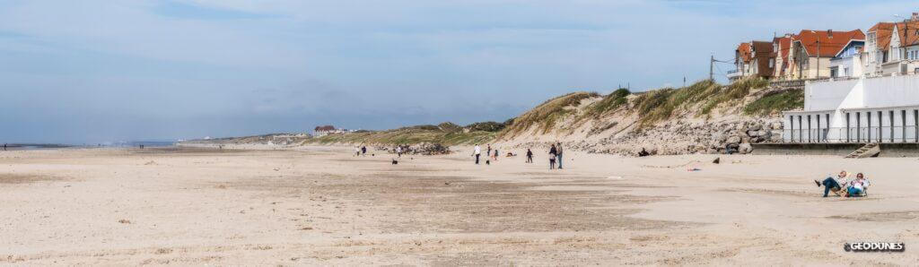 La digue et la dune de Merlimont Plage. 