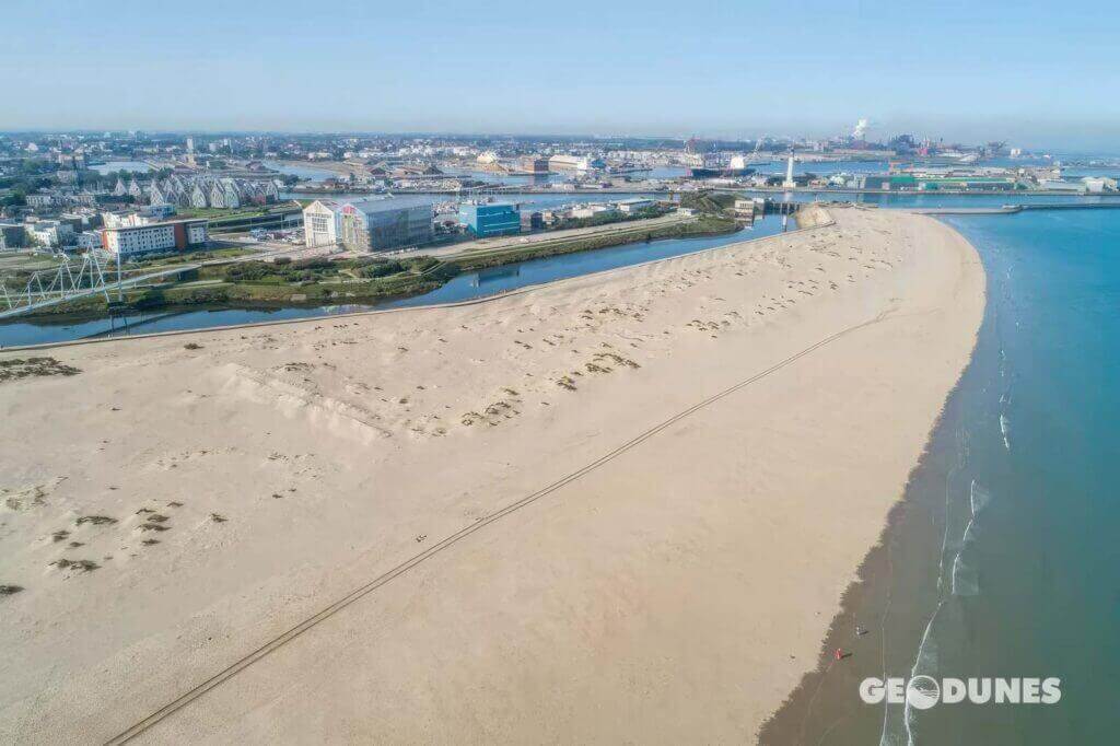 Le rechargement de la plage de la digue des Alliés, Dunkerque.