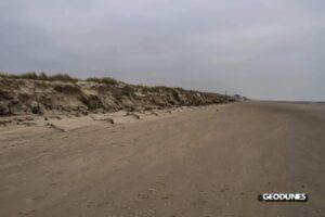 Erosion importante devant le camping du Perroquet