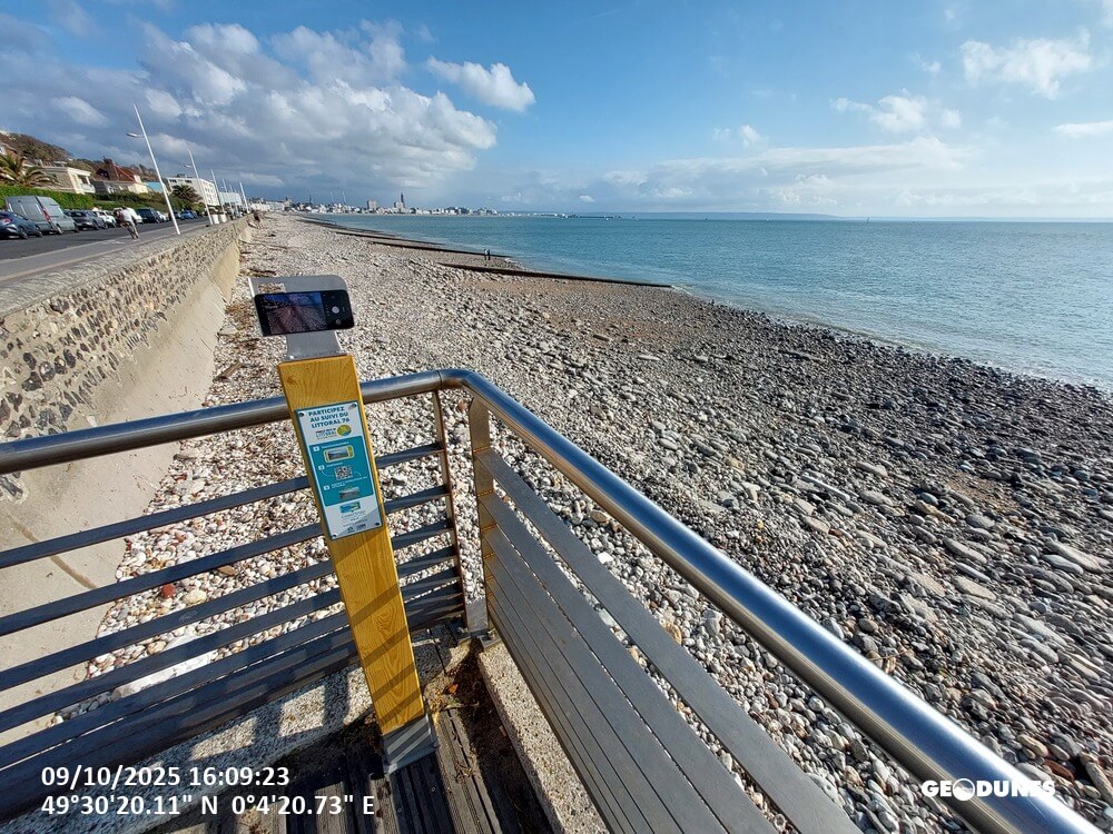 CoastSnap : Nouvelles stations à Sainte-Adresse et Étretat 2 2025 10 09 Installation Ste Adresse et Etretat 20251009 160922