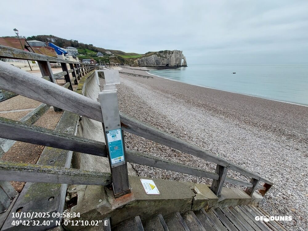 CoastSnap : Nouvelles stations à Sainte-Adresse et Étretat 3 2025 10 09 Installation Ste Adresse et Etretat 20251010 095834